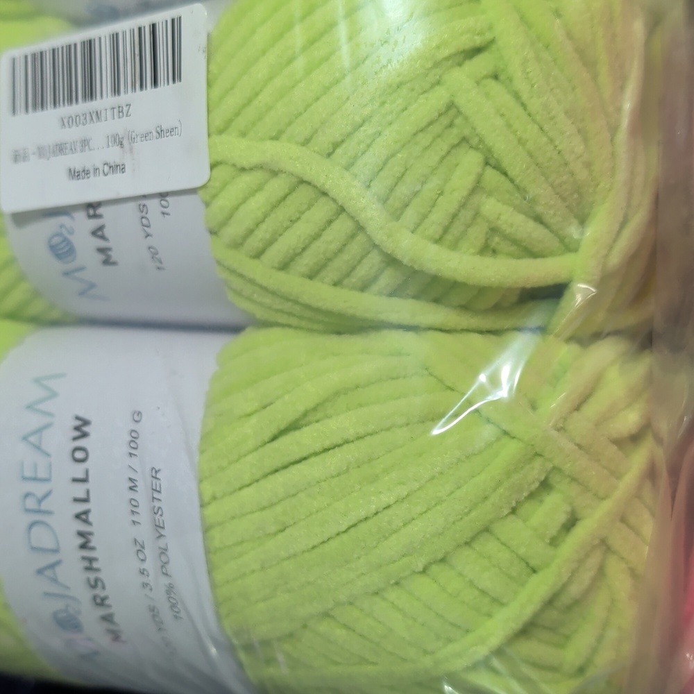 6 Brand New Skeins Mojadream Marshmallow Yarn 100% Polyester 💚 🩷 Smoke Free - Picture 5 of 8